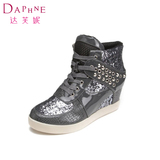 Daphne/达芙妮正品女鞋 舒适坡跟靴子秋冬款休闲系带短靴【一粟】