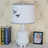 中式陶瓷台灯创意卧室床头书房台灯简约时尚北欧白色温馨玻璃台灯