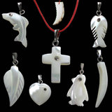 天然贝壳吊坠 珍珠母贝挂坠子 海豚十字架企鹅小挂件饰品儿童礼物