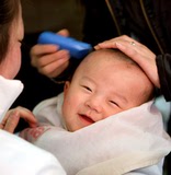 郑州 婴儿满月上门理胎发 剃胎毛做纪念品 上门理发剃胎发