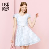 OSA欧莎夏季女装清新海军风蓝白条纹连衣裙SL503022
