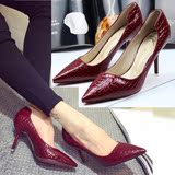 女士鞋子春季新款2016酒红色尖头蛇皮黑色高跟鞋优雅职业中跟单鞋