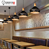 新款北欧复古工业吊灯餐厅吊灯酒吧台咖啡厅灯具铁艺实木镂空灯罩
