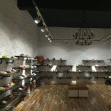 鞋店鞋架展示架 上墙一字实木托板 书架简易置物架服装店货架搁板