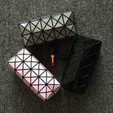 新款韓版便携化妆包手拿小号大容量随身几何菱格手包式收纳包