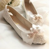 中式白色珍珠孕妇平底新娘鞋子 水晶蕾丝婚鞋低跟红色秀禾上轿鞋