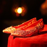 民族风低跟鞋婚鞋红色尖头女鞋新娘鞋性感细跟水钻花朵单鞋旗袍鞋