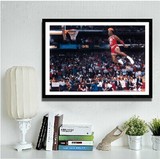 乔丹罚球线扣篮装饰画NBA海报篮球明星有框壁挂画咖啡馆卧室运动