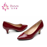 Daphne/达芙妮秋新款女鞋 时尚细中跟镜面漆皮套脚单鞋1014404094