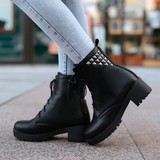 秋冬季新款粗跟黑色马丁靴系带韩版短靴女鞋铆钉英伦风大码40-43