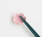 现货 勇敢的猫 日本制美浓烧 樱花筷架/手工陶制筷架/樱花形箸置