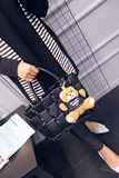 2015秋冬新款韩版时尚带小熊挂件大编织栅栏手提包单肩斜跨女包