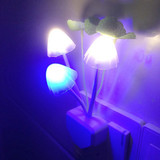 卧室七彩变色插电小夜灯 光控蘑菇造型环保小夜灯