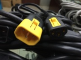 原装APC UPS电源线带锁IEC连接线0.6米 C13转C14 AP8702S 实价
