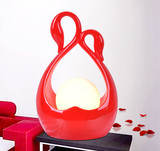 浪漫婚庆婚房结婚新婚礼物红色天鹅创意树脂LED台灯床头灯卧室灯