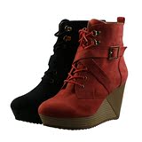 达芙妮旗下SHOEBOX/鞋柜女鞋 时尚坡跟防水台短靴SPE250510119
