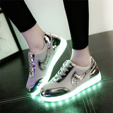 新款透气情侣七彩发光鞋男女鬼步鞋学生荧光舞步板鞋LED充电灯鞋