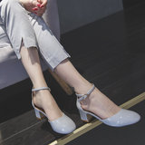 香港代购2016新款复古圆头漆皮一字扣粗跟中跟单鞋性感显白女凉鞋