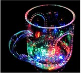 专业生产LED发光杯子 水感应欧式啤酒杯 入水即亮夜光杯变色杯子