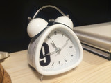 宜家德罗拉创意数字闹钟静音时钟学生床头钟装饰座钟欧式正品促销