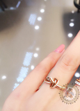 【金刚芭比梦游香港】六福珠宝18k玫瑰金镶钻石 丝带造型女款戒指