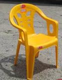 出租塑胶靠背椅 沙滩椅 扶手椅 泳池靠背椅 大排档 讲座塑胶椅