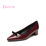 Daphne/达芙妮2015秋女鞋 金属装饰尖头粗中跟浅口单鞋1016201085
