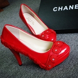 婚鞋 红色平底水钻新娘结婚鞋子 绣花蕾丝平跟低跟伴娘鞋演出鞋红
