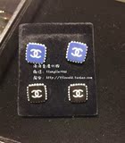 现货CHANEL 香奈儿方形 双c logo 珍珠镶边黑色/蓝色 A89011 耳钉