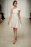 白色小礼服 短款单肩主持人服装短裙 简约大方优惠 改色定做