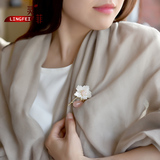 日韩流行胸针天然珍珠粉水晶胸花领针配饰品别针披肩扣丝巾扣女