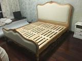 美式简约实木雕花原木色复古仿古做旧麻布1.8双人软包床卧室家具