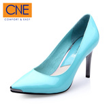 CNE 新款牛漆皮革金属装饰纯色高跟尖头女单鞋5T92357