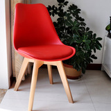 欧式实木塑料宜家家居伊姆斯餐椅时尚创意咖啡馆休闲椅子红色