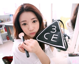 韩国女包3CE三只眼 大容量时尚便携三角形化妆包 手提包 零钱包