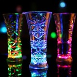 酒吧夜场道具创意聚会高脚杯杯发光杯七彩LED开关酒杯塑料杯子