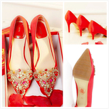 新款高跟绸缎新娘鞋细跟红色尖头水钻秀禾中式结婚水晶婚宴单鞋女