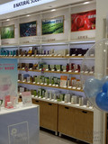 化妆品展柜产品展示架韩国面膜货架生态板木纹展示柜护肤品陈列柜