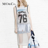 MO&Co.印花背心长裙透视运动风两件套印花MA152SKT34 moco