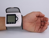 智能高精准全自动语音血压测量仪电子家用手腕式血压器表计台式