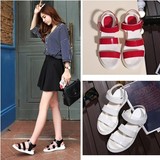 韩版时尚夏款女鞋搭扣漆皮镂空平底平跟学生凉鞋黑白色大红色凉鞋