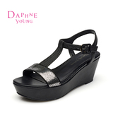 Daphne/达芙妮2015夏季 高跟一字扣露趾纯色休闲女凉鞋1515303030