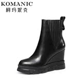柯玛妮克/Komanic 新款冬季休闲女鞋子 防水台坡高跟中筒靴K57013