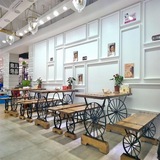 新款咖啡厅桌椅组合长方形户外休闲桌椅车轮创意复古铁艺实木餐桌