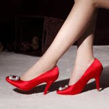 路易蒂雅新款结婚鞋水钻方扣新娘鞋红色高跟女鞋绸缎红底圆头单鞋