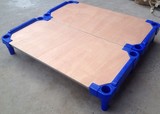 促销幼儿园专用床天蓝色可折叠统铺儿童床幼儿塑料木板床厂家直销