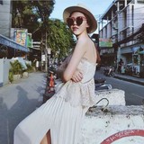 马尔代夫海边度假无袖蕾丝沙滩裙刺绣百褶V领吊带雪纺连衣裙泰国