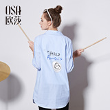 OSA欧莎2016夏季新款女装 后背印花蓝色竖条纹长款衬衫B12270