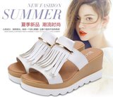 2016夏季新款PU革流苏饰扣中跟坡跟双色聚氨酯底鱼嘴韩版女拖鞋