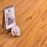 武汉扬子复合地板        超实木健康系列防潮型 · 巴西金橡
